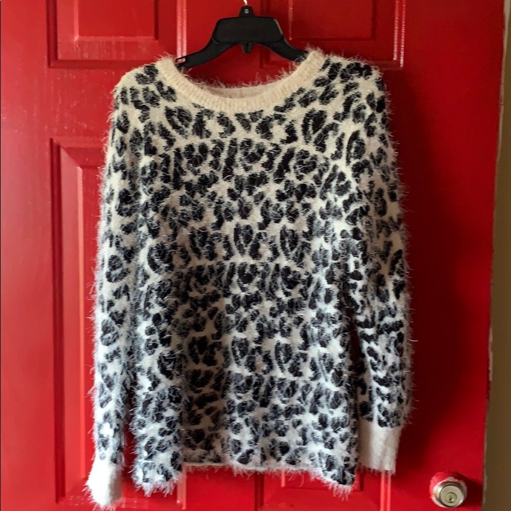 Soft black and white leopard print sweater!